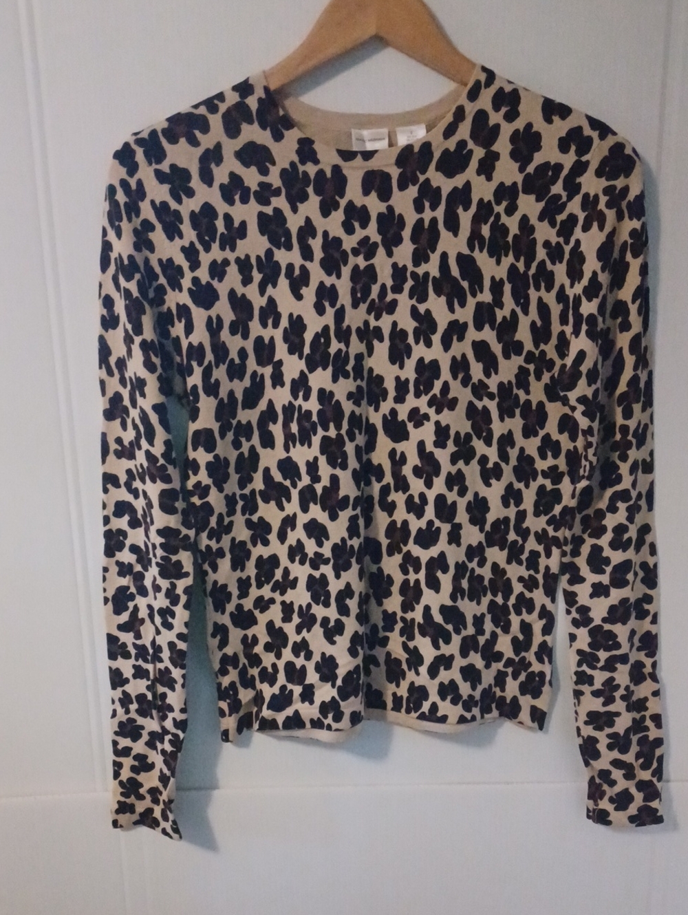 Isaac Mizrahi Women's Beige and Black Leopard Print Lightweight Sweater Size S